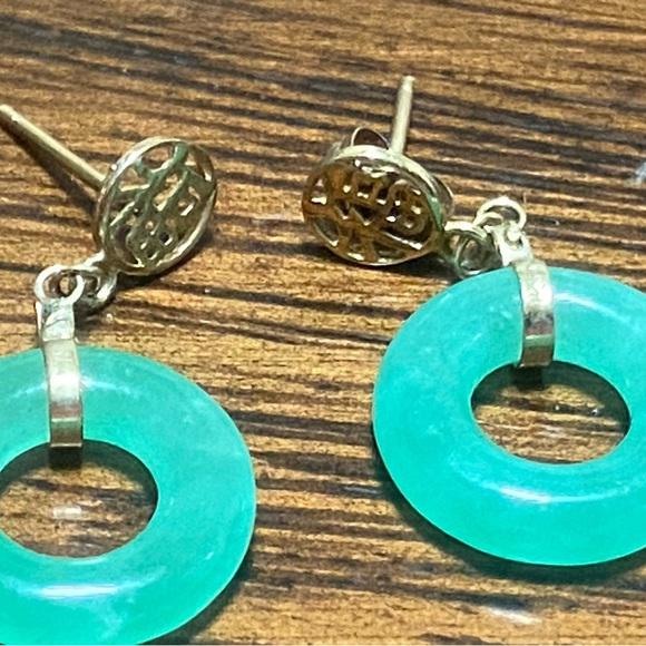 14 KT Gold Jade (tested) Earrings and a Jade Ring, size 6 1/2. - Picture 4 of 9